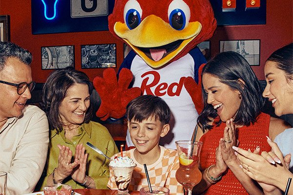 Family enjoying Kids NIght at Red Robin